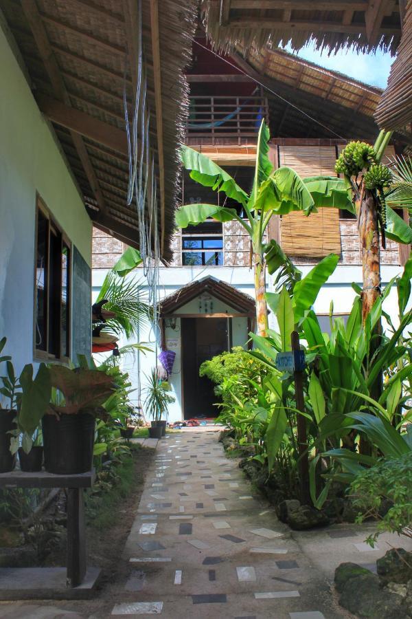 Footprints Homestay (Adults Only) Хенерал Луна Екстериор снимка